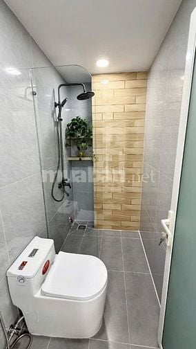 Bán gấp nhà ở đường Hoà Bình, phường Hiệp Tân, quận Tân Phú, giá 2 tỷ 