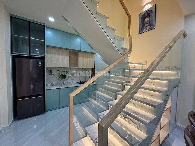 2lầu (3,9m hậu 5,5m x 11m) full nội thất c.cấp khu VIP Thích Quảng Đức