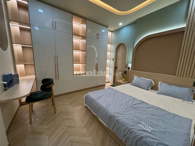 2lầu (3,9m hậu 5,5m x 11m) full nội thất c.cấp khu VIP Thích Quảng Đức