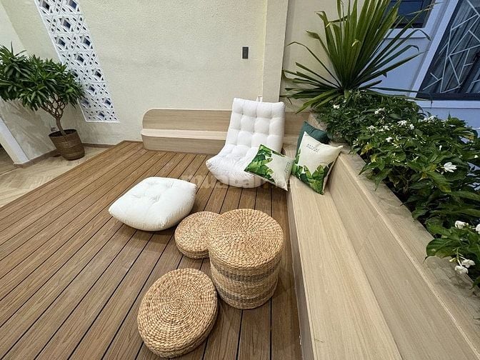 2lầu (3,9m hậu 5,5m x 11m) full nội thất c.cấp khu VIP Thích Quảng Đức