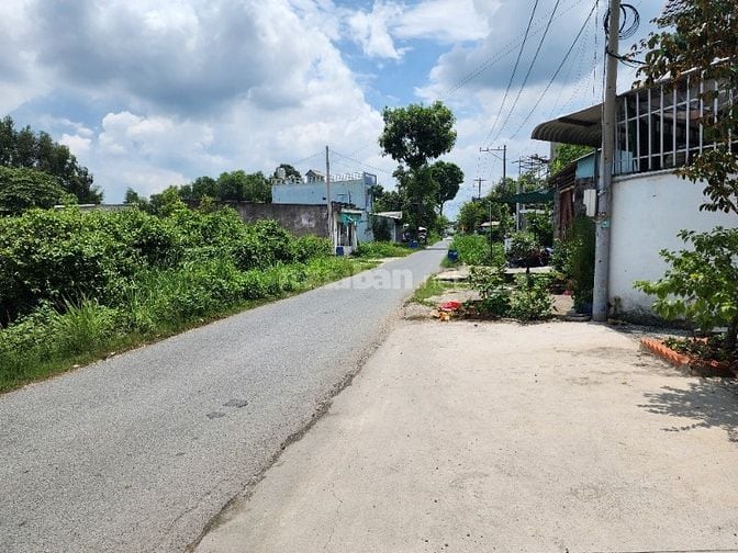 Lô đất 206m2 (5x41m) Sổ riêng thổ cư, Xã Tân An Hội bán gấp 580 triệu