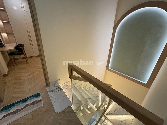 2lầu (3,9m hậu 5,5m x 11m) full nội thất c.cấp khu VIP Thích Quảng Đức