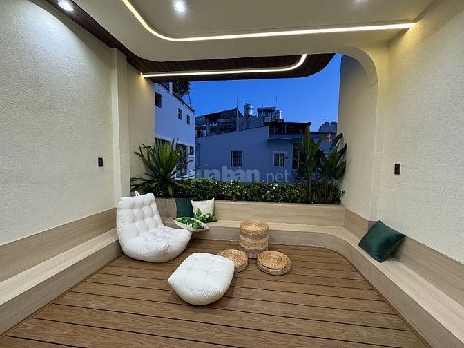 2lầu (3,9m hậu 5,5m x 11m) full nội thất c.cấp khu VIP Thích Quảng Đức