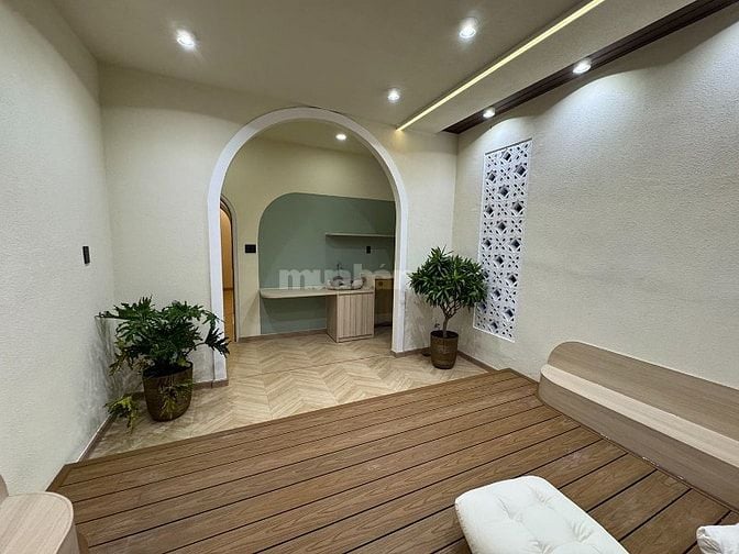 2lầu (3,9m hậu 5,5m x 11m) full nội thất c.cấp khu VIP Thích Quảng Đức