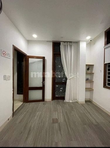 Cho thuê nhà nguyên căn 3 tầng mặt tiền phan đình phùng