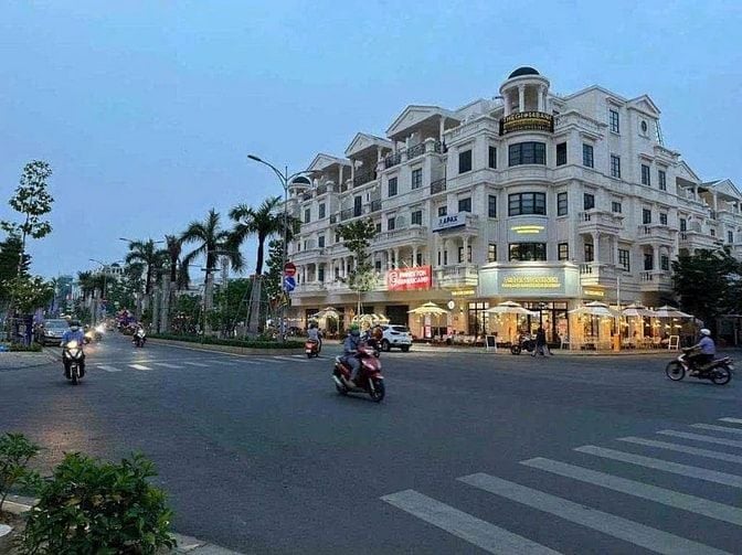 Siêu Phẩm!!! Cho thuê 2 căn liền kề mặt tiền đường số 3 KDC Cityland