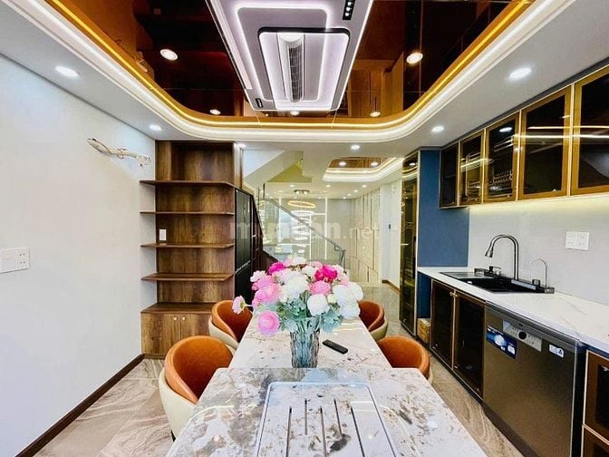 Nhà chính chủ cần ra gấp duy nhất căn Đ.Trần Hưng Đạo Q5 68M2 chỉ 3TỶ4