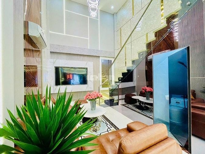 Nhà chính chủ cần ra gấp duy nhất căn Đ.Trần Hưng Đạo Q5 68M2 chỉ 3TỶ4