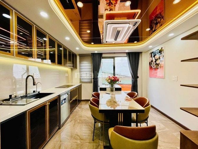 Nhà chính chủ cần ra gấp duy nhất căn Đ.Trần Hưng Đạo Q5 68M2 chỉ 3TỶ4
