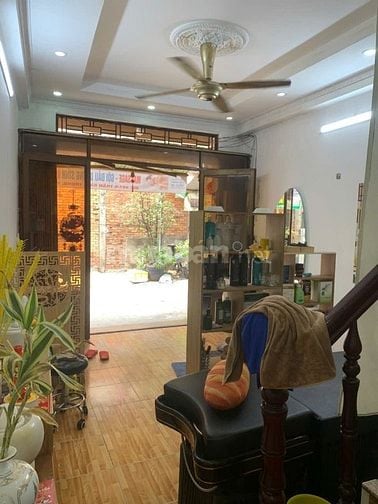 Cho thuê mặt bằng chợ hoa Hồ Thị Kỷ