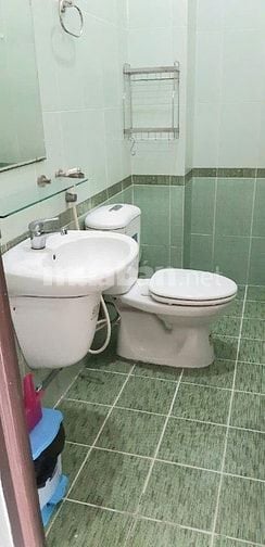 CHO NỬ THUÊ PHÒNG BAN CÔNG CỬA SỔ LỚN GẦN TRUNG TÂM QUẬN 1