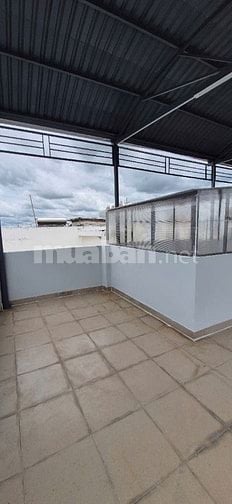 cách xe hơi quay đầu 1căn nhà 28/lương văn can P15Q8.4tỷ750(TL)
