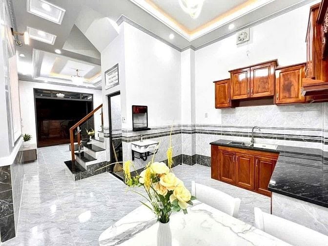 KD THUA LỖ BÁN NHÀ TÂN BÌNH Đ.LẠC LONG QUÂN 50.M2 1TỶ940 1T1L SHR