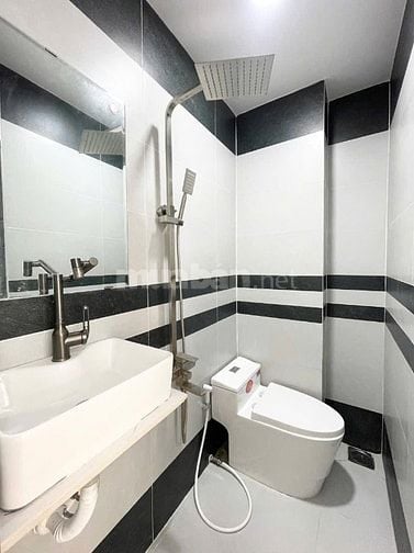 Cách mặt tiền Hưng Phú chỉ 10m P9Q8.nhà mới 2lầu.