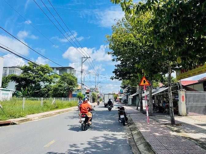 GIA ĐÌNH KẸT TIỀN  BÁN GẤP LÔ GÓC 2 MT TT CỦ CHI 216M2 GIÁ 1 TỶ 050 TR