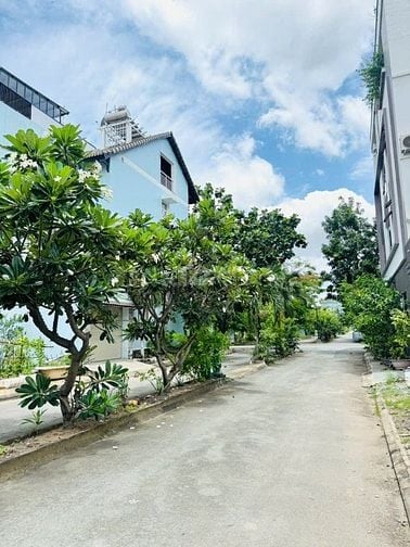 BÁN LÔ GÓC HAI MẶT TIỀN - KDC THẾ KỈ 21 DT 144.7M2- Giá 30.5 Tỷ