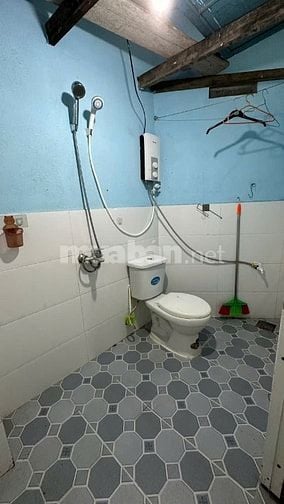 Cho thuê nhà cấp 4 nhỏ 24m2, thoáng đãng, wifi miễn phí, đường 2 ô tô 