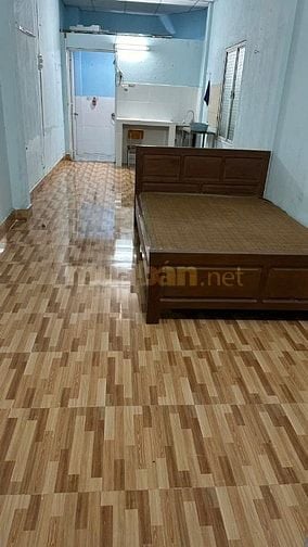 Cho thuê nhà cấp 4 nhỏ 24m2, thoáng đãng, wifi miễn phí, đường 2 ô tô 