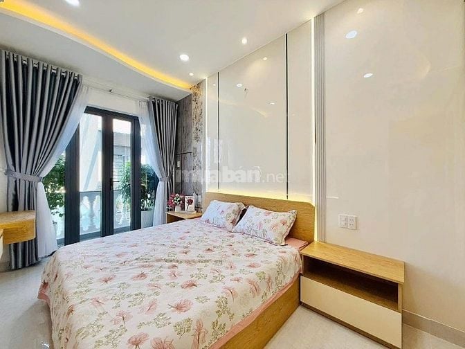 Nhà đẹp 4 tầng kế sân bay Tân Sơn Nhất - 44m2 giá 2tỷ780 đường Yên Thế