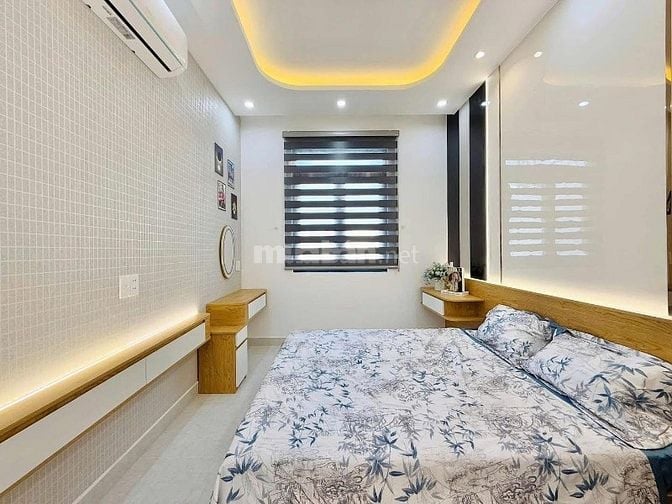 Nhà đẹp 4 tầng kế sân bay Tân Sơn Nhất - 44m2 giá 2tỷ780 đường Yên Thế