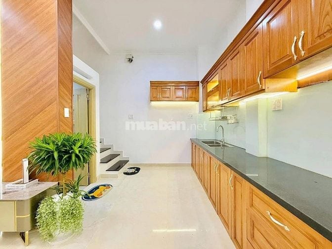 Nhà đẹp 4 tầng kế sân bay Tân Sơn Nhất - 44m2 giá 2tỷ780 đường Yên Thế