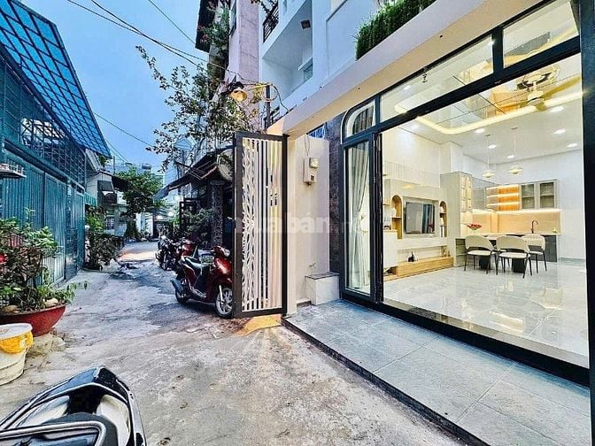 Nhà thanh lí có pháp lí chuẩn ở Đ.Nguyễn Tri Phương P9 Q10 giá 2tỷ1 