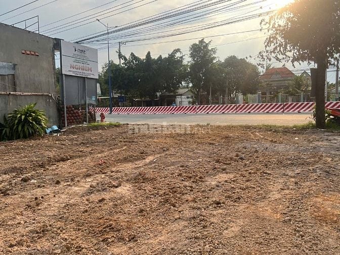 Bán đất rẻ Vip mặt tiền QL13 thi trấn lai uyên dt: 17.5 x 65 