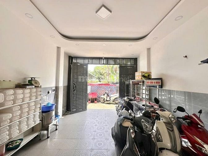 Nhà Q9 ô tô ngủ trong nhà 4 tầng 4pn thiết kế sang trọng 