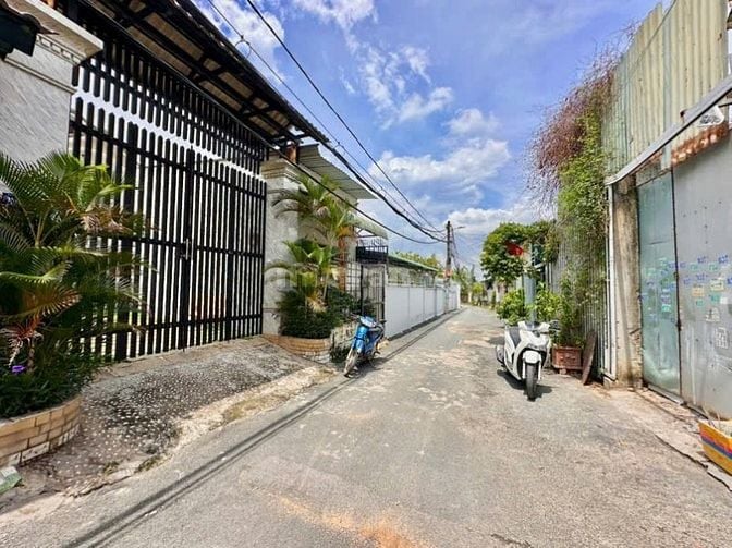 Nhà Q9 ô tô ngủ trong nhà 4 tầng 4pn thiết kế sang trọng 