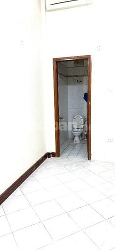 Cho thuê 1 phòng duy nhất còn lại tại tầng 5 số 256 Bà Triệu, Hà Nội