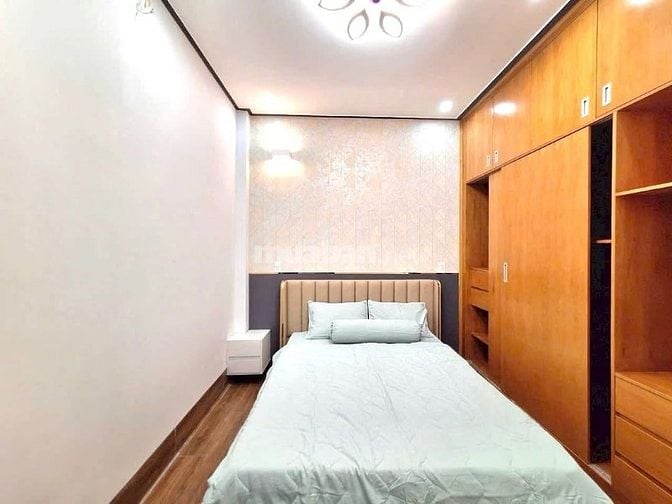 Đi nước ngoài định cư bán gấp nhà ở đường Trần Quý, phường 7, quận 11,