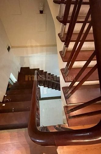 Nhà cao cửa rộng Nguyễn Văn Huyên, 2 thoáng, mặt đường ô tô to tránh