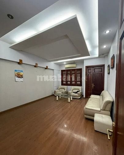 Nhà cao cửa rộng Nguyễn Văn Huyên, 2 thoáng, mặt đường ô tô to tránh