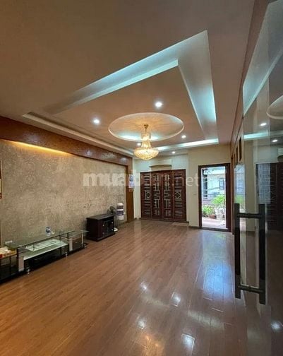 Nhà cao cửa rộng Nguyễn Văn Huyên, 2 thoáng, mặt đường ô tô to tránh