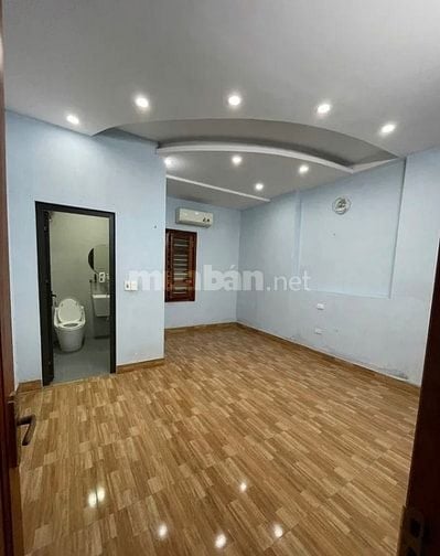 Nhà cao cửa rộng Nguyễn Văn Huyên, 2 thoáng, mặt đường ô tô to tránh