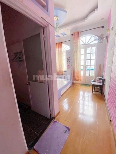 Nhà nguyên căn hẻm xe hơi, cách mặt tiền 1 căn nhà Nguyễn V Đậu, BT