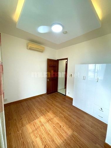 Gia đình tôi cần bán căn hộ Bàu Cát 2, 60m2, 2pn, 2wc, 2.5 tỷ chủ nhà