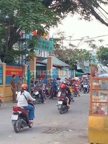 Bán nhà DT: 4mX14m 1T+1 lầu 3 phòng ngủ 2wc đường 5m thông
