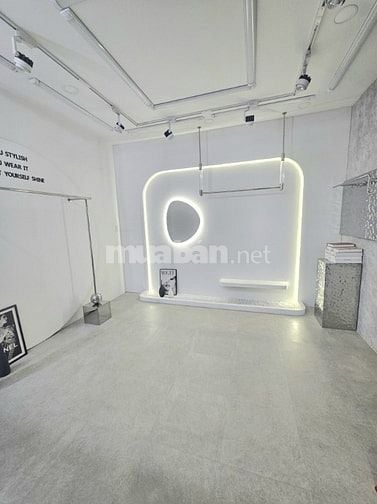 BÁN NHANH NHÀ TRẦN HƯNG ĐẠO QUẬN 5, Ô TÔ TỚI NHÀ 70M2, 5 TẦNG.