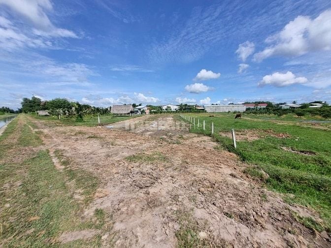 Hơn 300m2 có thổ cư. Đường xe hơi. Ngay cổng KCN. 499tr