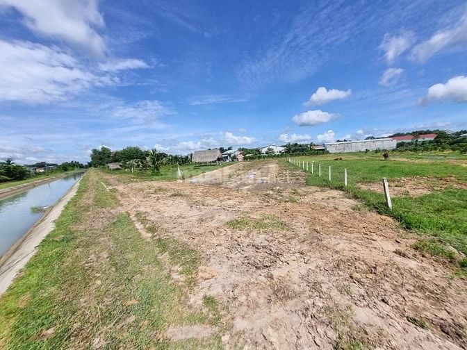 Hơn 300m2 có thổ cư. Đường xe hơi. Ngay cổng KCN. 499tr