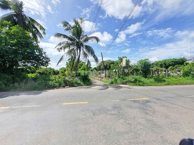 Hơn 300m2 có thổ cư. Đường xe hơi. Ngay cổng KCN. 499tr