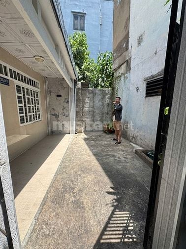 3,85 tỷ nhà cực rộng 65 mét đất , nở hậu đẹp , Sổ hồng riêng cc ngay