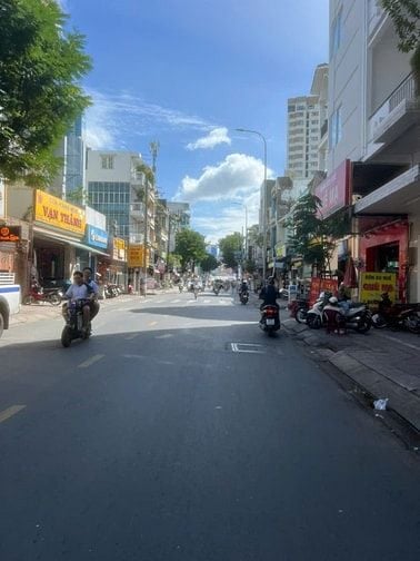 Chỉ 12.9 Tỷ - Sở Hữu Ngay Nhà Mặt Tiền Kinh Doanh Đặng Văn Ngữ, Quận P