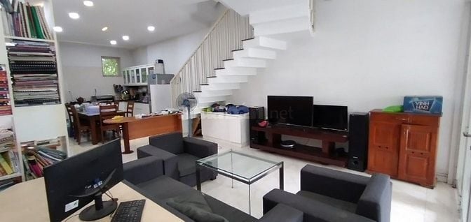 NHÀ LIÊN PHƯỜNG 3 MẶT TIỀN, 3 TẦNG, SỔ HỔNG 84m2, KẾ GLOBAL Q.9