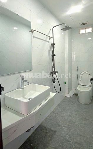 Bán CCMN ngõ rộng oto Giáp Bát 33m giá 9.7 tỉ
