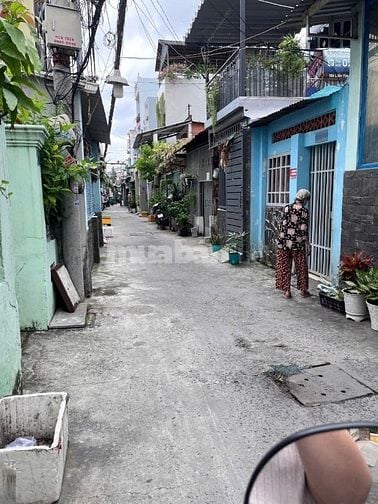 Hẻm xe hơi 6m) cách mặt tiền Bùi Minh Trực 3căn nhà.chiều dài16m 