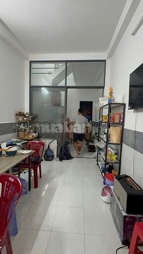 Hẻm xe hơi 6m) cách mặt tiền Bùi Minh Trực 3căn nhà.chiều dài16m 
