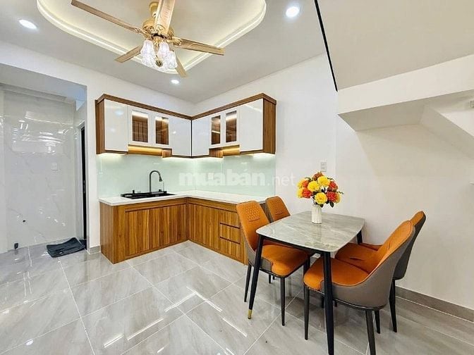 Định cư bán nhà Hoà Hảo P.4 Q.10, giá 1 tỷ 790 đường 5m sổ riêng