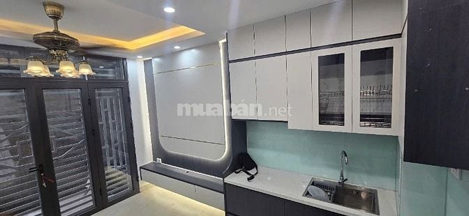 Bán căn nhà thổ cư 5 tầng có 3 ngủ full đồ Tôn Đức Thắng. Đống Đa. Hà 